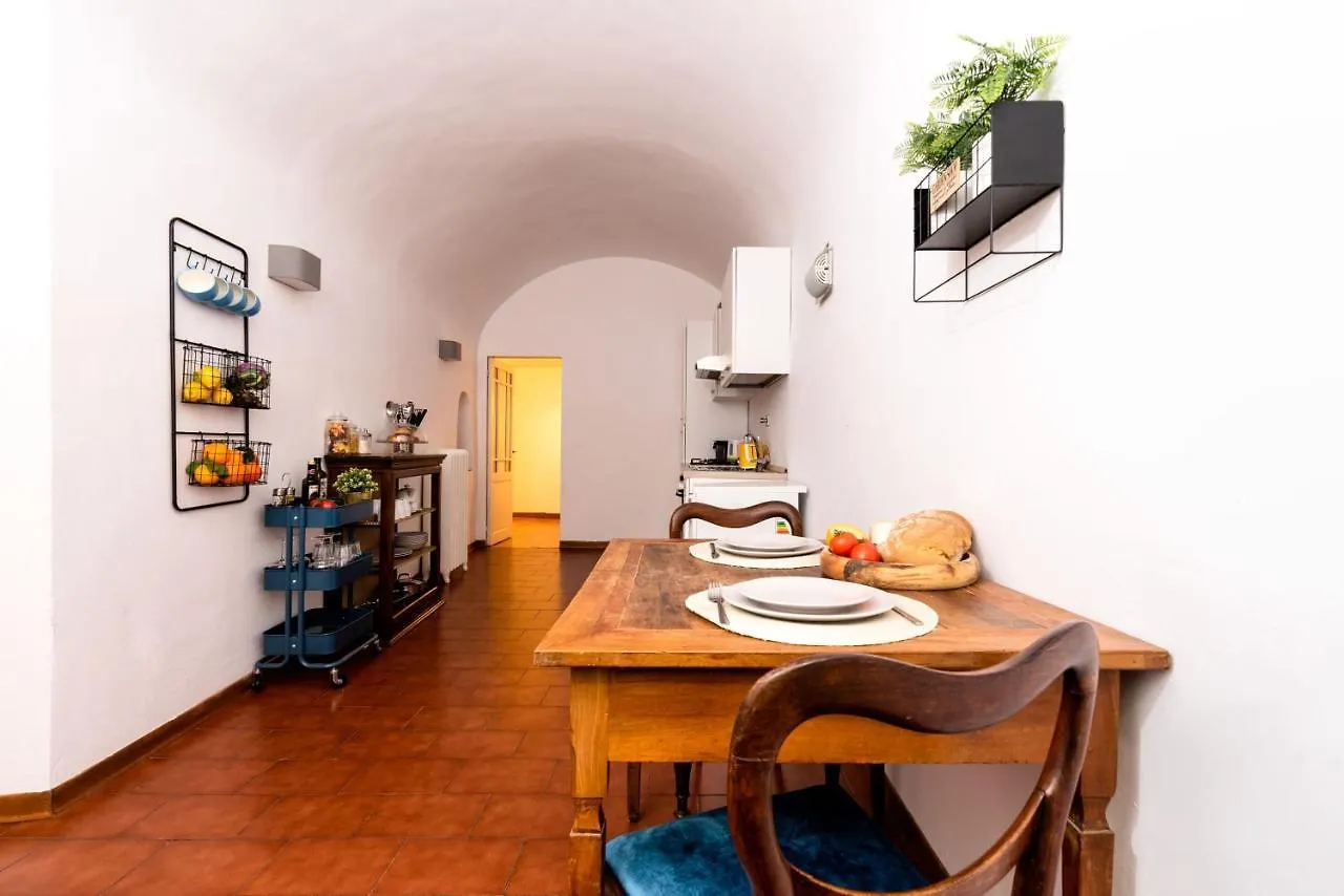 Historic Center! Charming Traditional Florentine Building - Ac,Wifi - By Likehomeflorence Apartment Florence